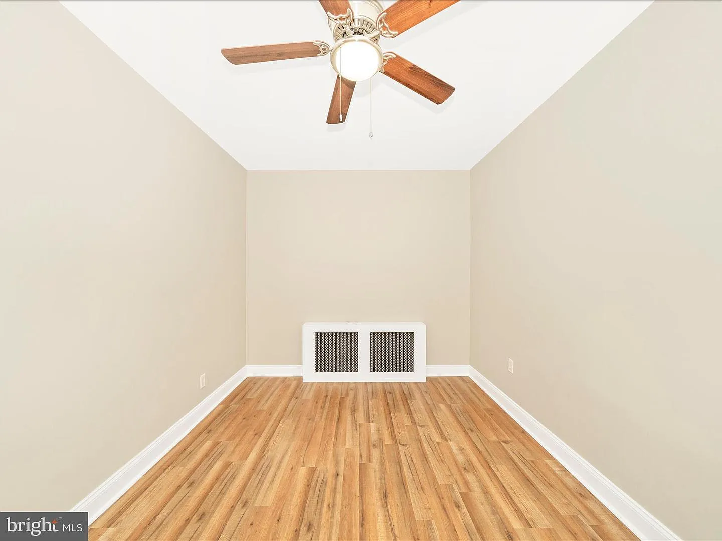 4215 Dix St NE - 4215 Dix St — Photo 2
