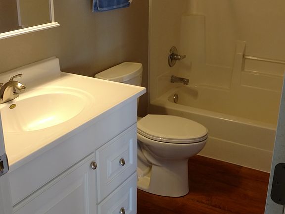 1st Floor Bath