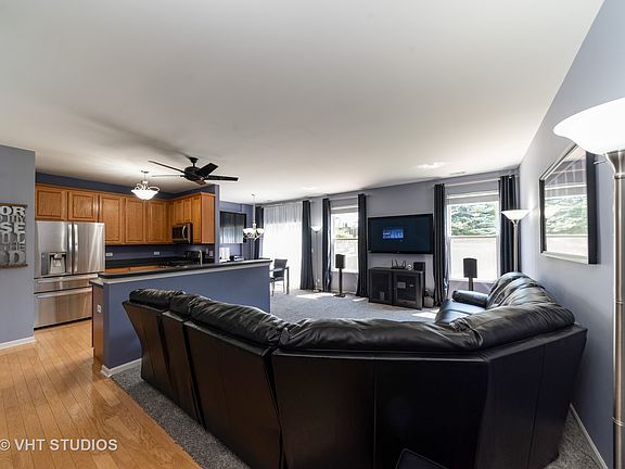 3rd image of 3997 Blackstone Dr