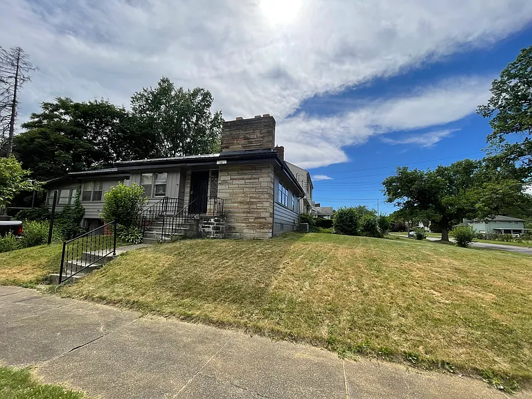 431 Francisca Ave — Photo 11