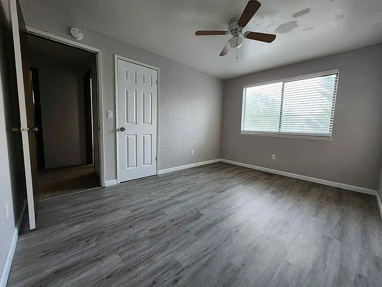 470 W Ridgeway Ave — Photo 11