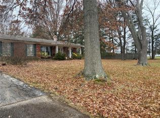 1472 Macklin Dr, Ballwin, MO 63021