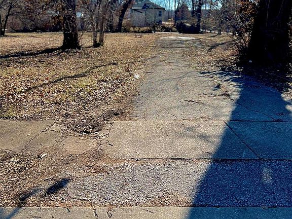 3rd image of 8344 Buchanan Ave