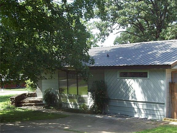 2nd image of 1680 W Cedar St