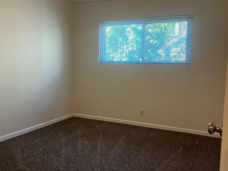 172 Columbia Way — Photo 3