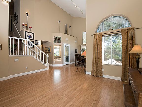 4th image of 813 River Run Cir