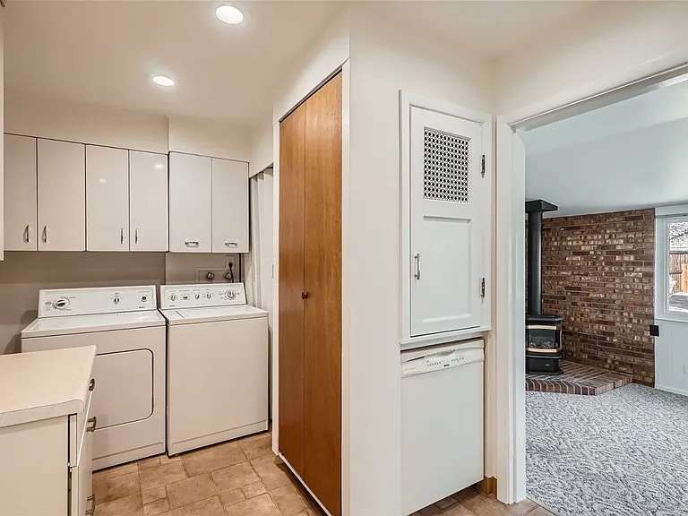 2732 S Garfield St — Photo 16