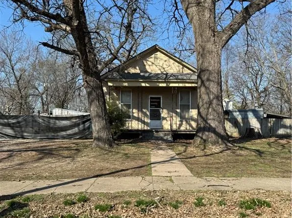 710 & 712 Lincoln Ave, Parsons, KS 67357