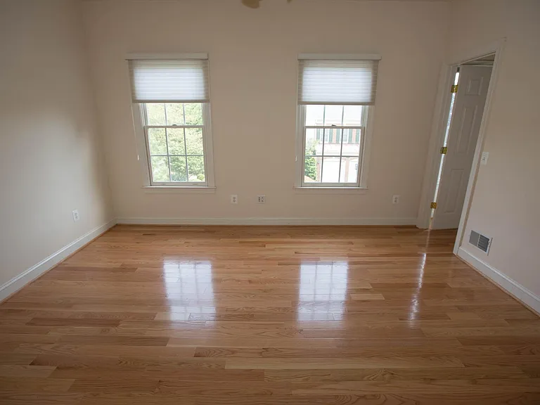 2339 Sandburg St — Photo 21