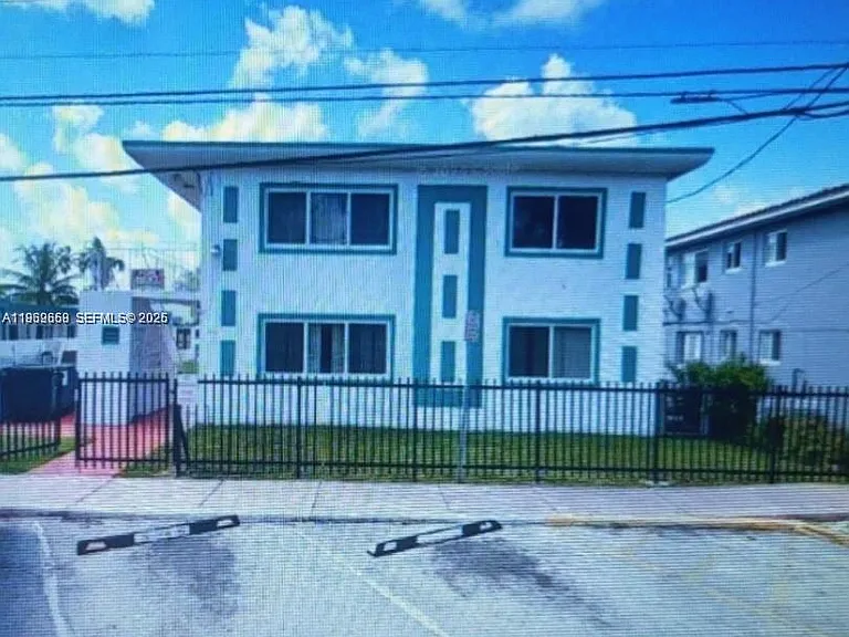 2101 Calais Dr #8 — Photo 1