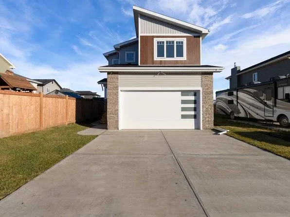 229 SW Siltstone Pl, Fort McMurray, AB T9K 0W5