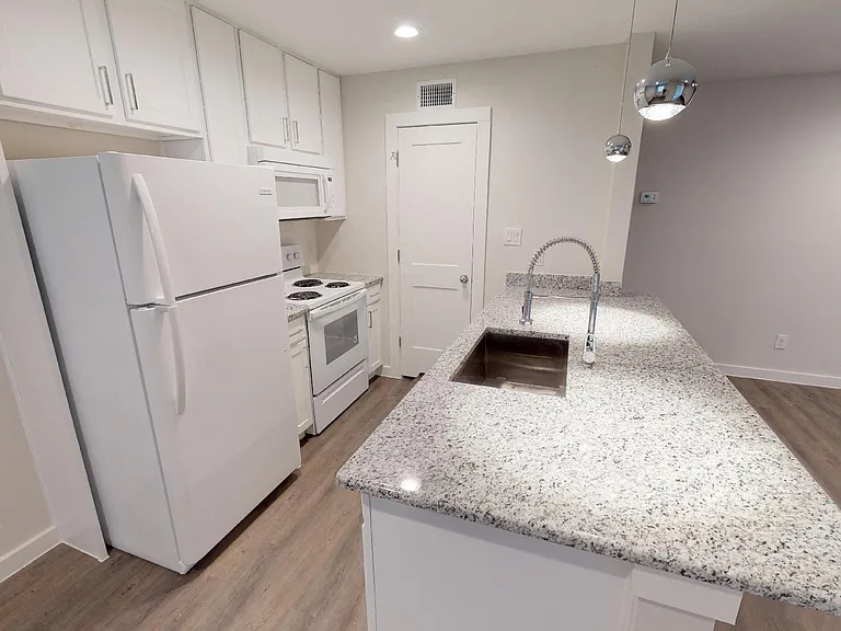 Mosswood Apartments — Photo 32