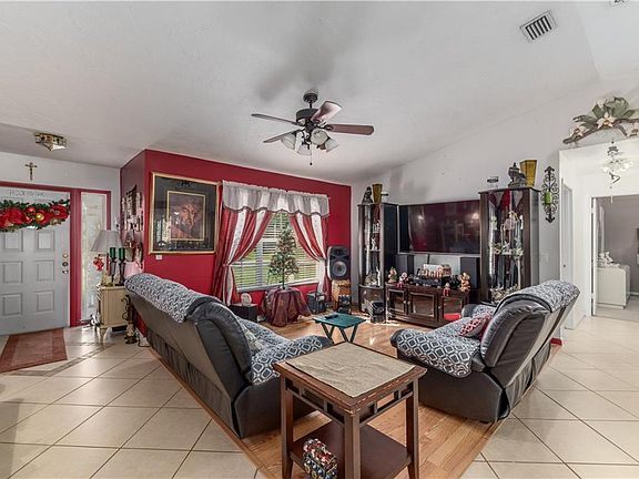 3rd image of 967 SW Sultan Dr
