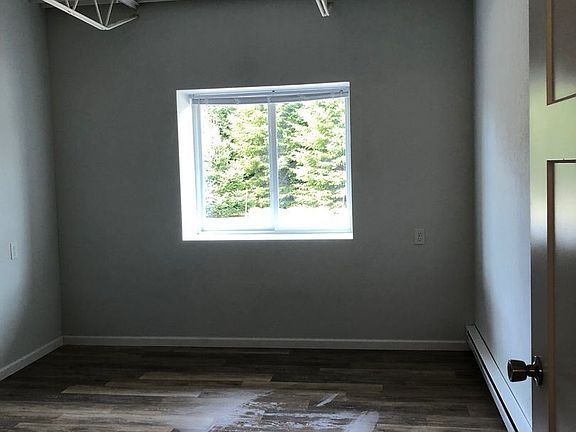 4th image of 915 S Superior St APT 5