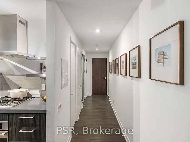 560 King St W #203 — Photo 4