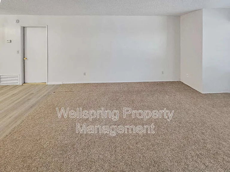 936 W Perdew Ave #A — Photo 2