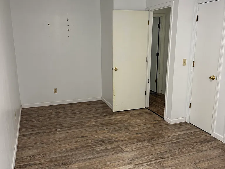 908 S East St — Photo 24