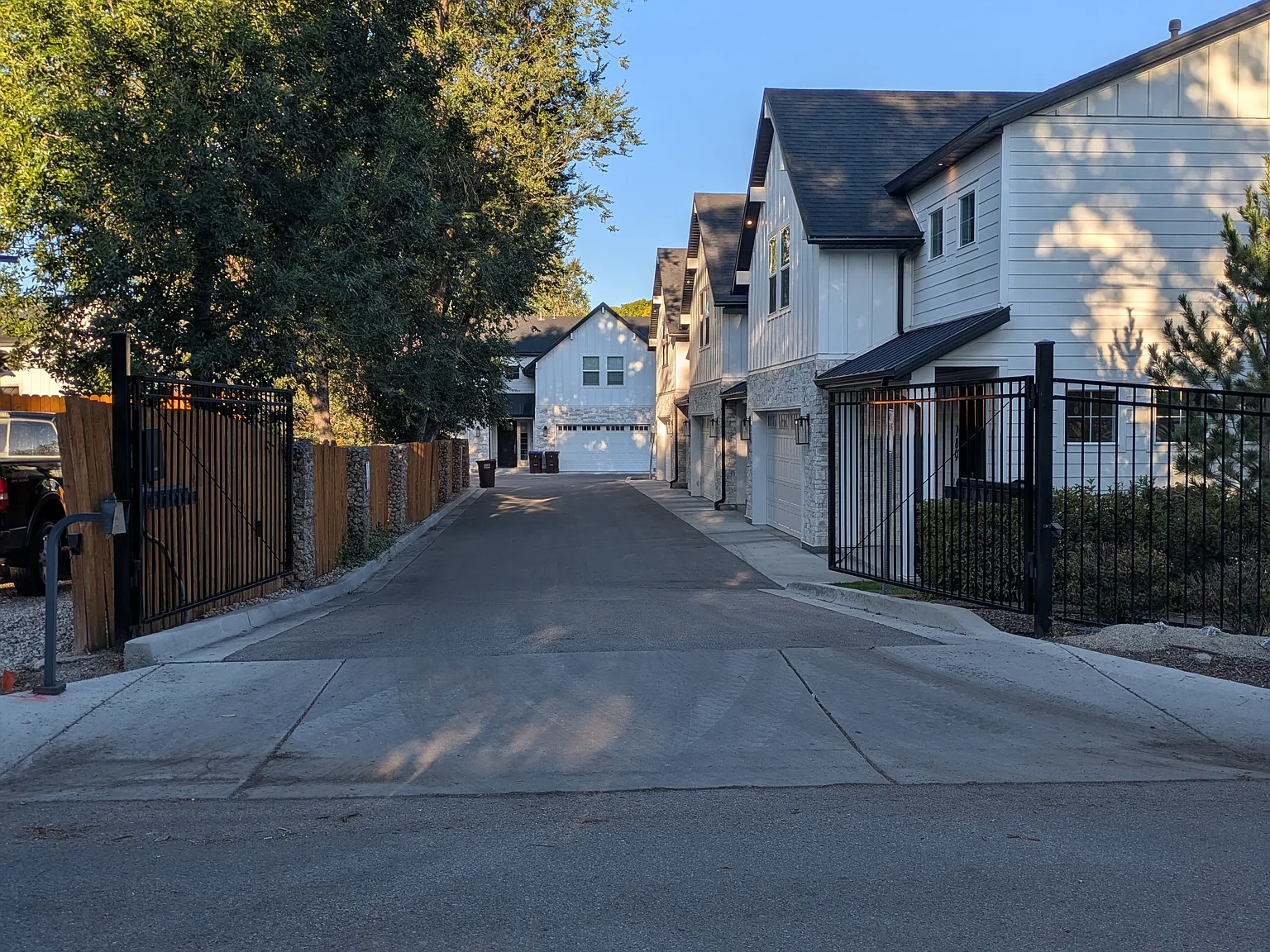 4 bed, 2.5 bath, 2017 sqft, $4,200 — Photo 4