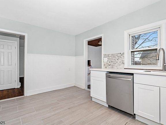 2nd image of 16B Oak St