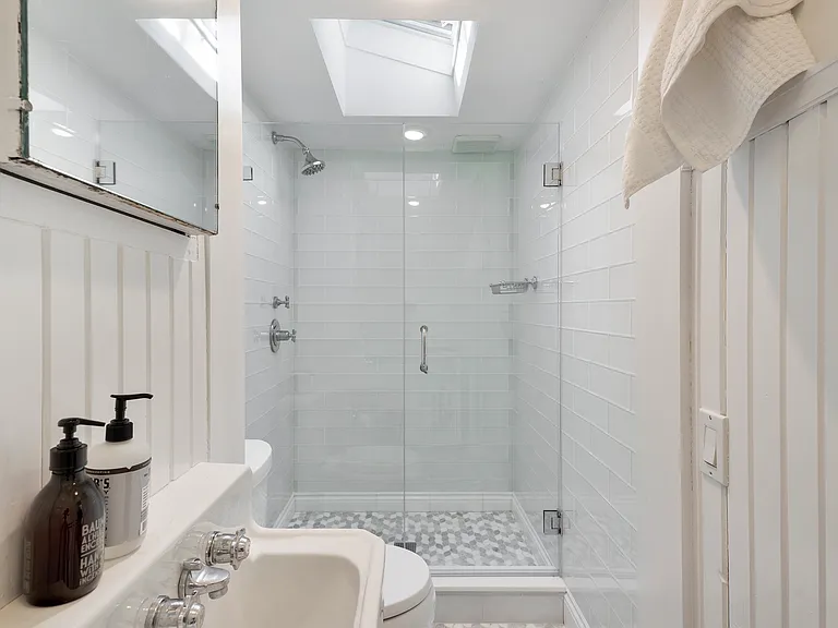 1 Village Ln — Photo 8