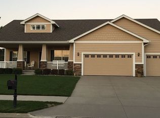 14211 Dellwood Dr, Urbandale, IA 50323