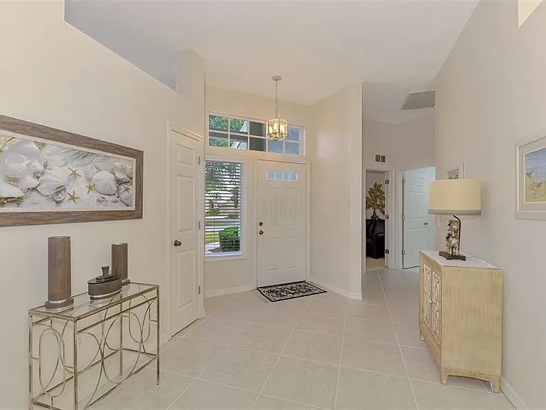 549 Fallbrook Dr — Photo 5