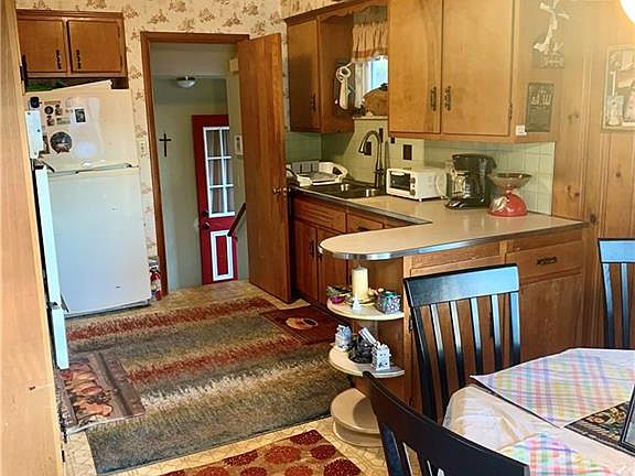 5th image of 6417 W 130th St