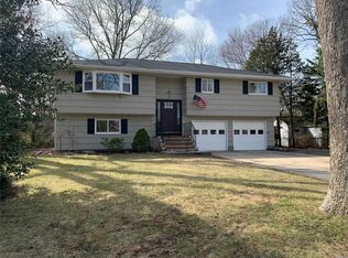 36 Matinecock Ave, East Islip, NY 11730