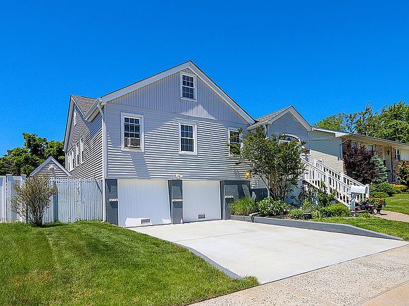 2nd image of 2470 Riverside Dr