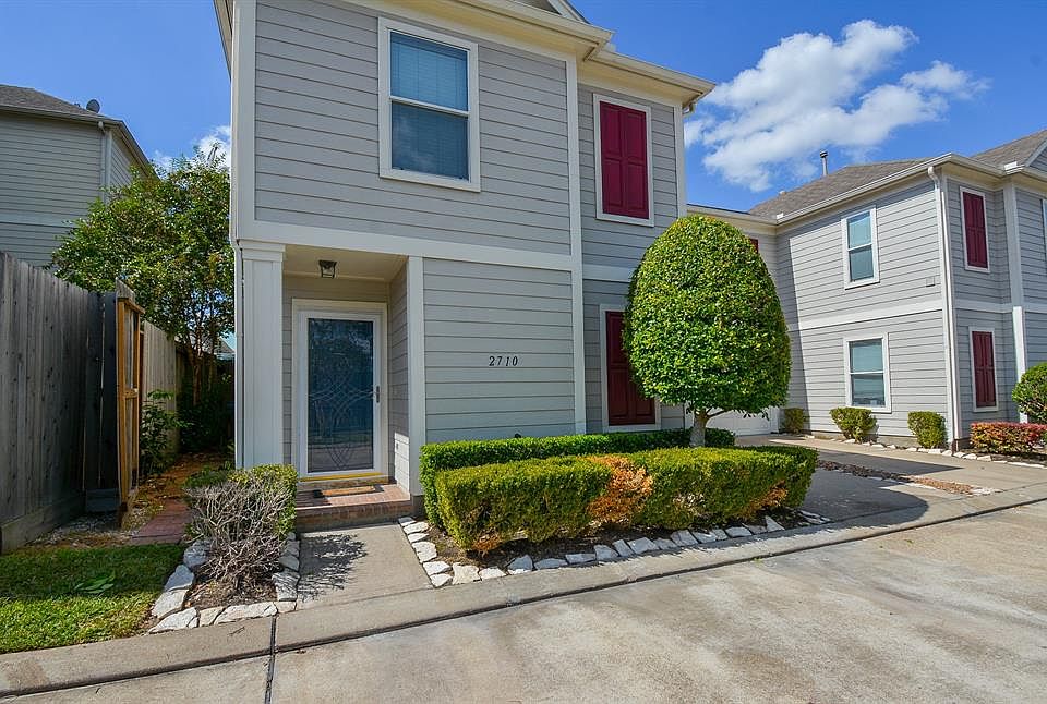 1st image of 2710 Woodridge Manor Drive