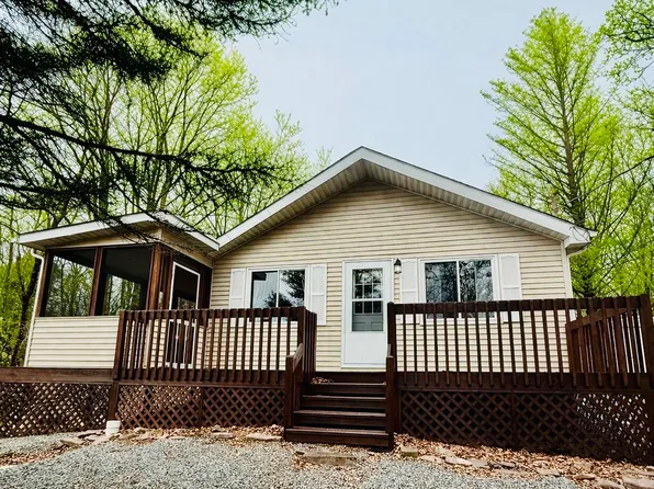 77 Blairwood Ln, Albrightsville, PA 18210