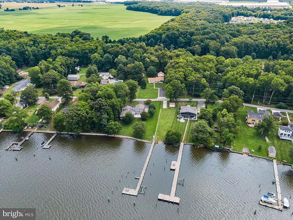 1st image of 1915 Park Beach Dr