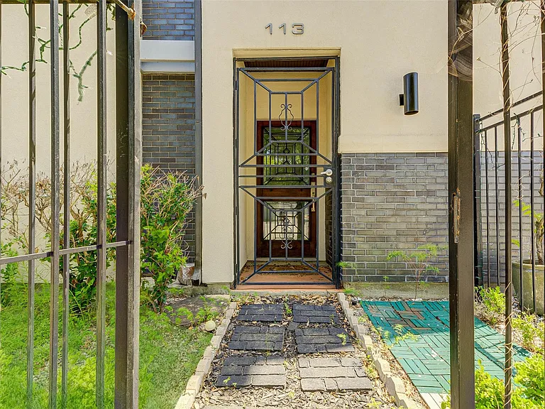 113 Tuam St — Photo 3