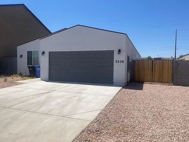 1335 E Pueblo Ave — Photo 2