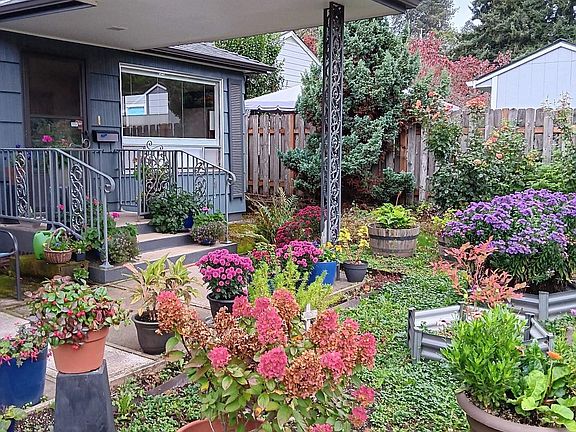 5th image of 830 Kumler St SE