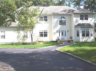 203 Rustic Rd, Ronkonkoma, NY 11779