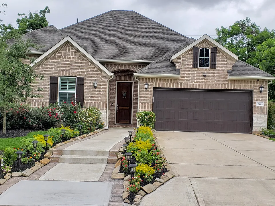 7703 Lost Pecan Way