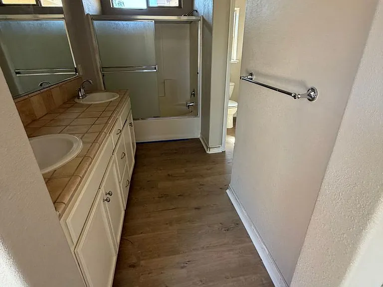 611 Winepress St — Photo 11