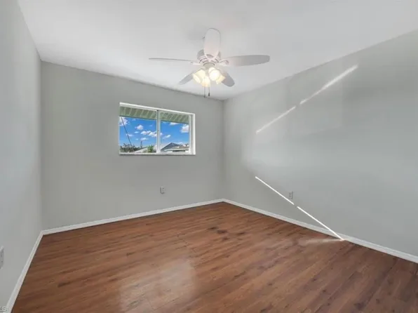 148 Cypress Way E APT 8, Naples, FL 34110