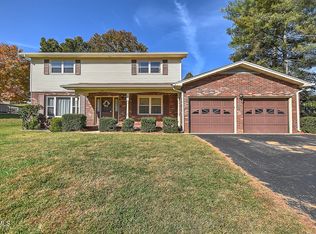 104 Regency Dr, Kingsport, TN 37663