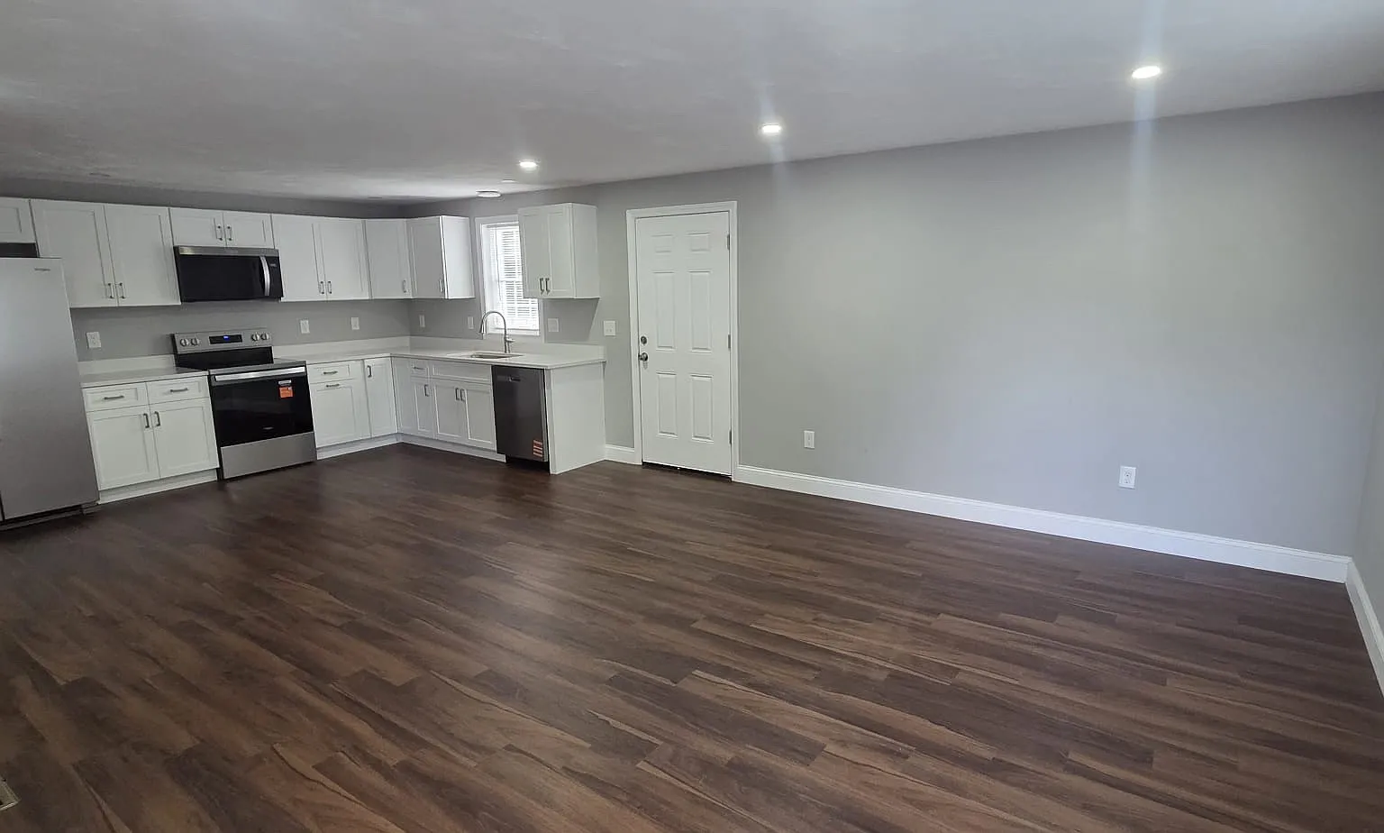 4 bed, $4,500 — Photo 1