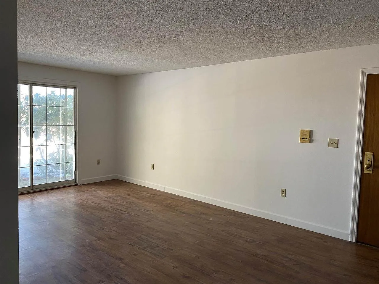 2 bed, 1100 sqft, $2,200 — Photo 4