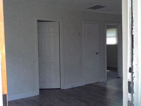 Entrance/ Living Room