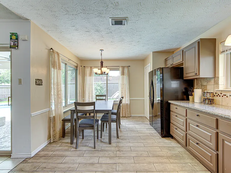 9126 Benwick Dr — Photo 24