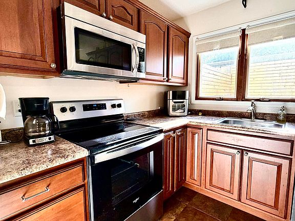3rd image of 110 Sweetgrass Ln