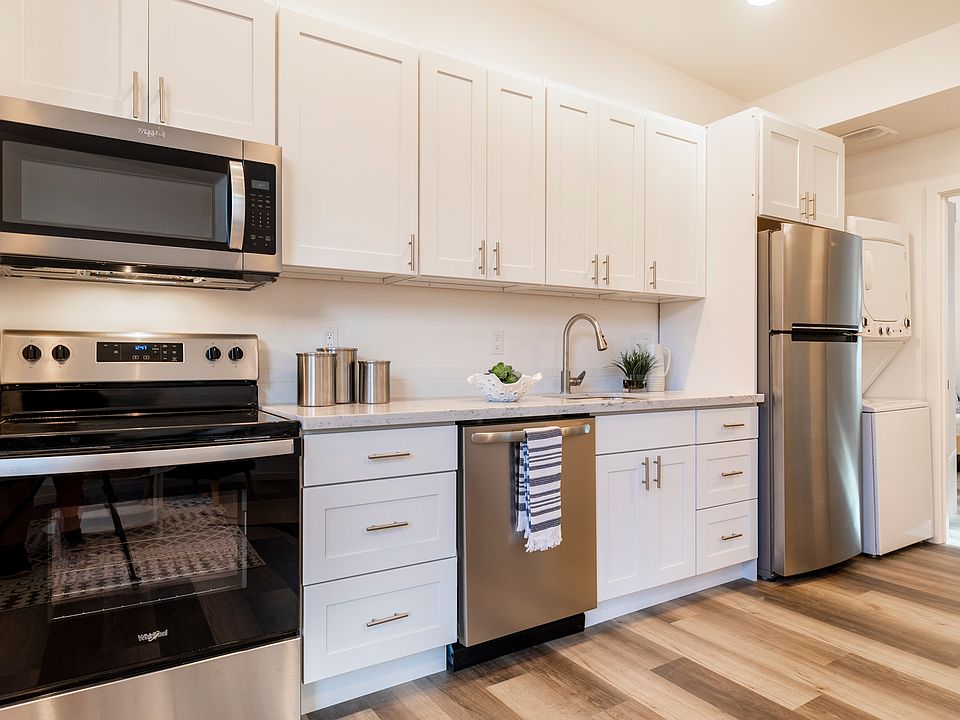 New appliances, with washer and dryer
