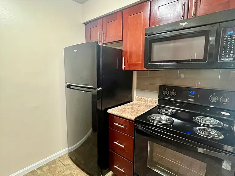 Oak Tree Apartments — Photo 32