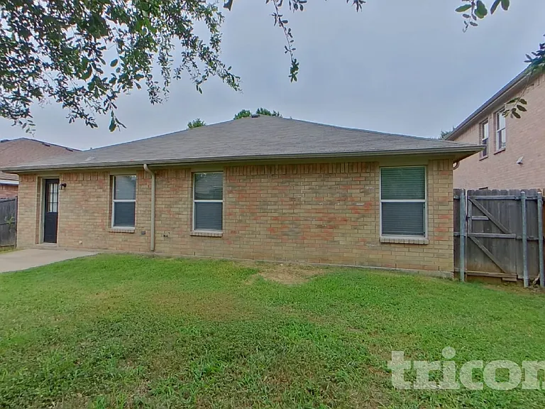 5423 Sabine Ln — Photo 18