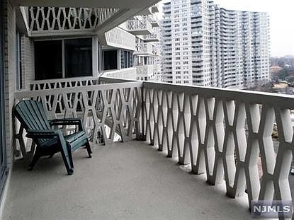 2nd image of 2100 Linwood Ave APT 10D
