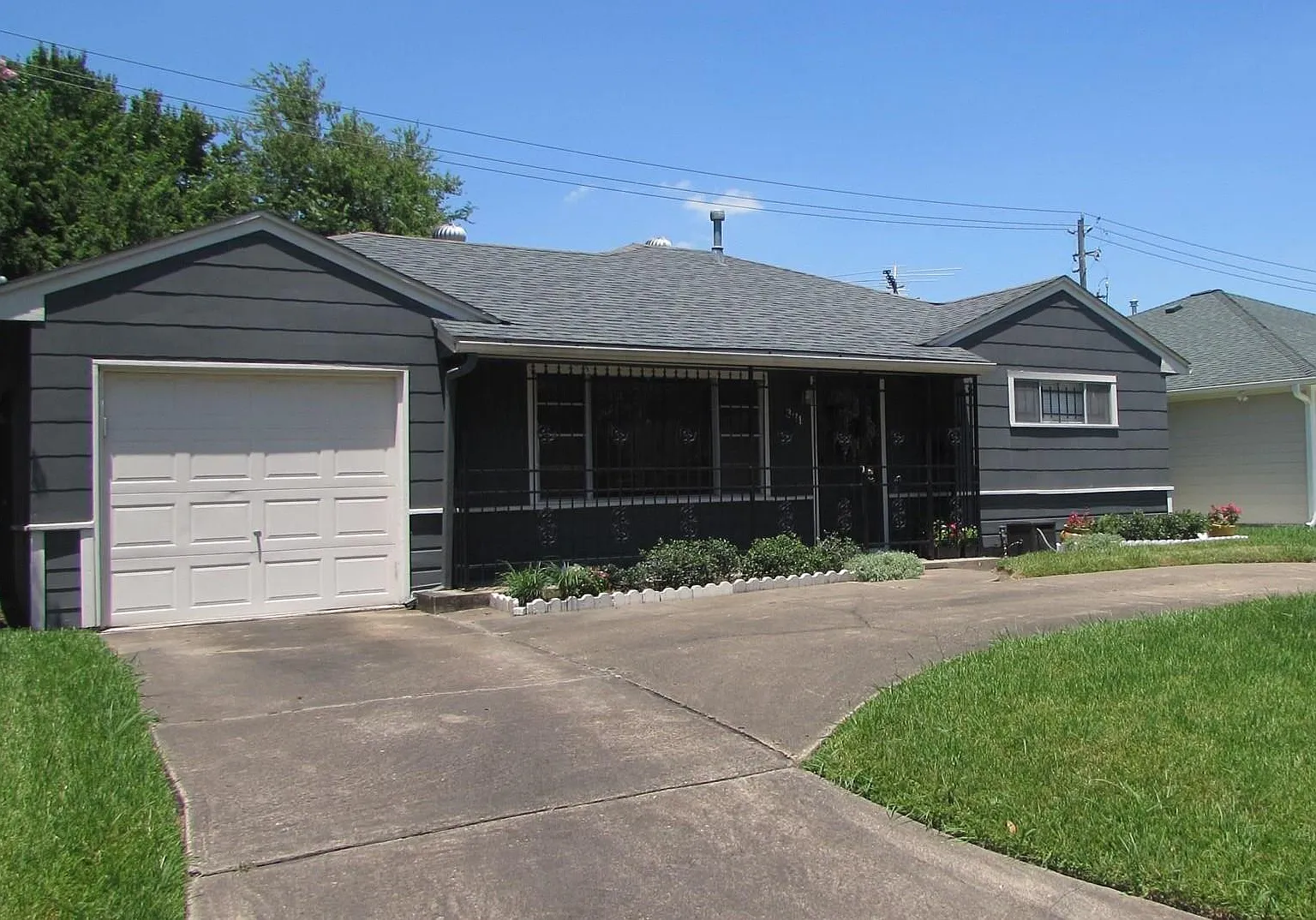 2 bed, 1.0 bath, 1373 sqft, $1,650 — Photo 1